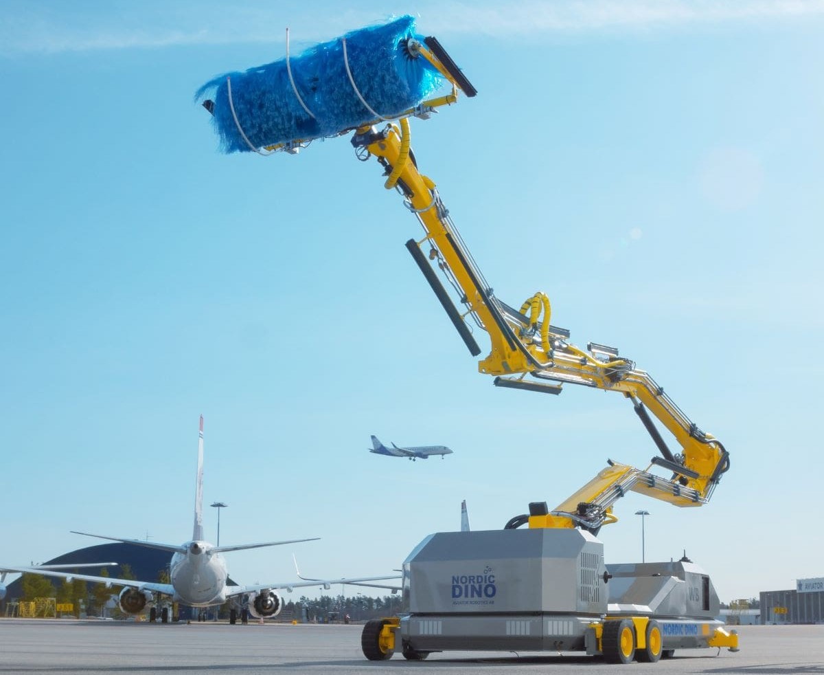 Looking back to innovation in aviation: how aircraft cleaning robots have opened a new scene