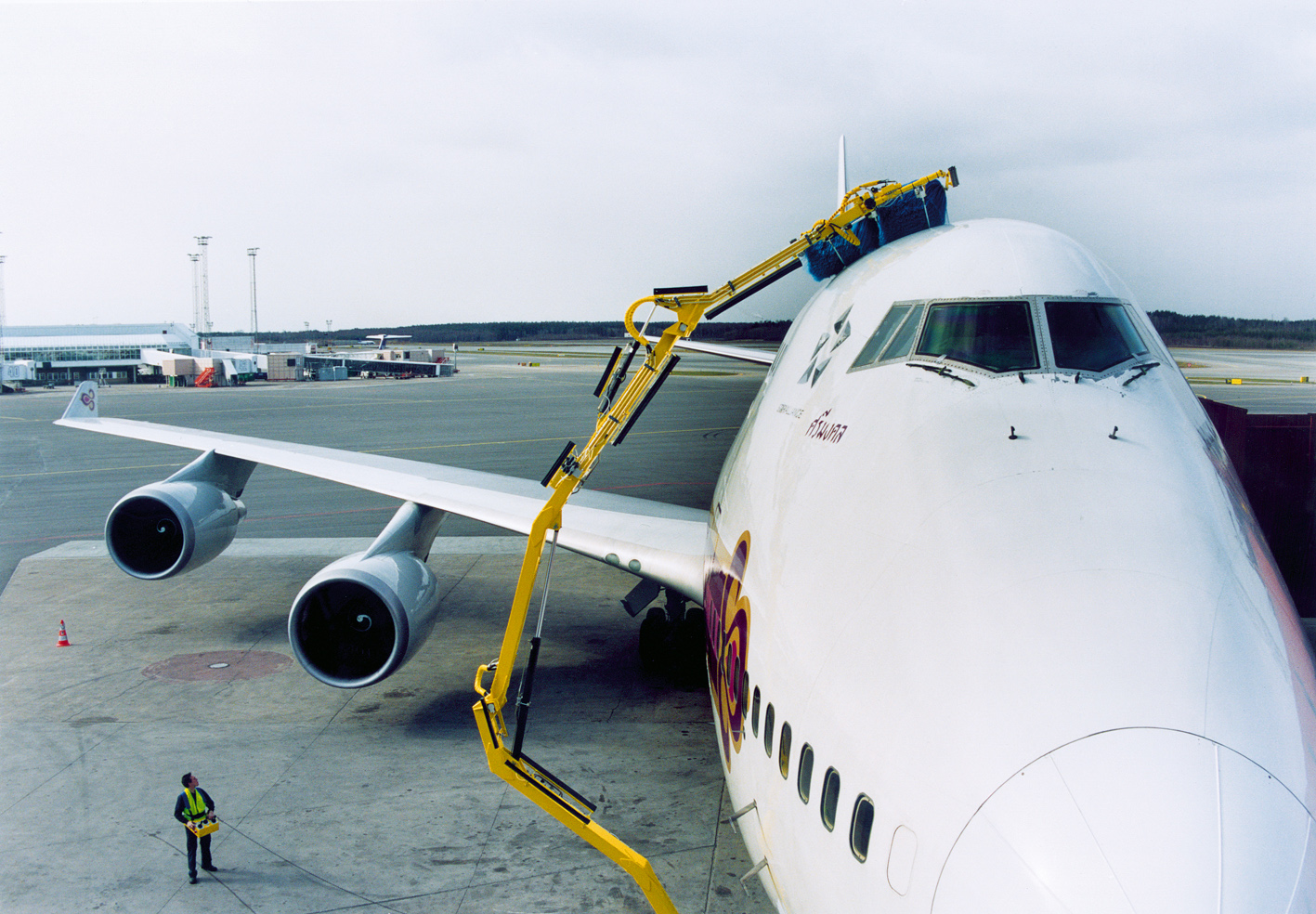 Demand for Aircraft Exterior Cleaning Services Surges Worldwide